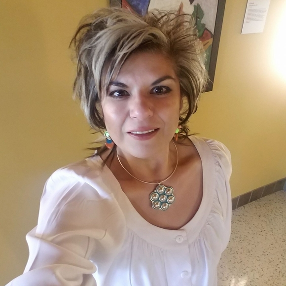 Meet your Posher, Linda - Picture 1 of 1